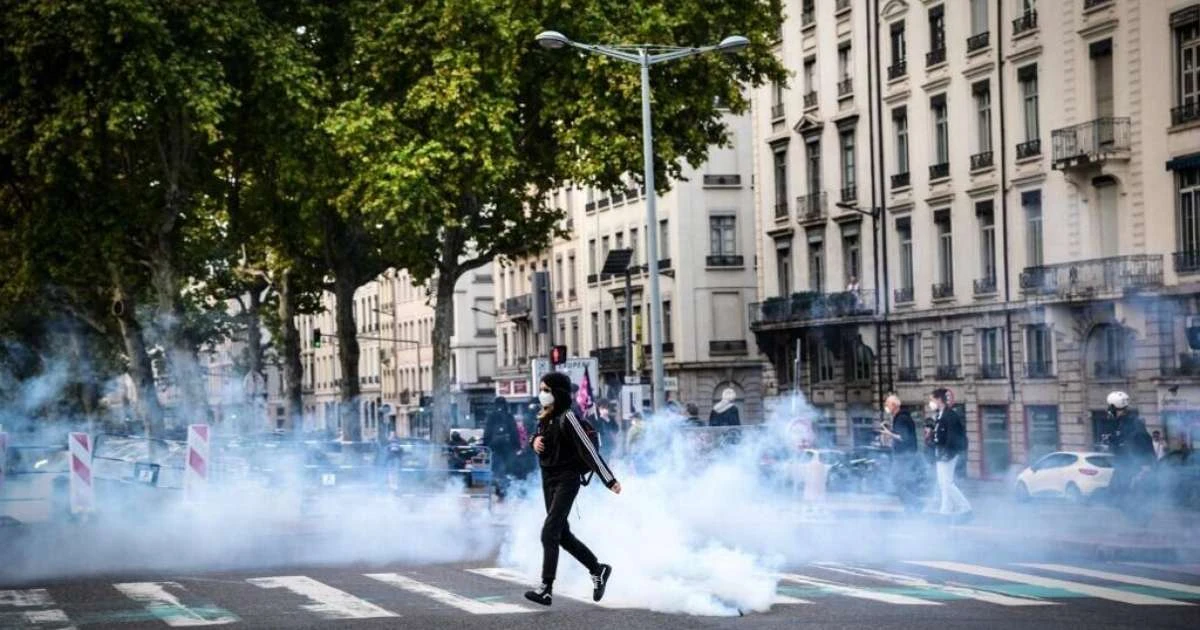 França: cerca de 200 prisões realizadas pela manhã em jornada de bloqueios e greves pelo país