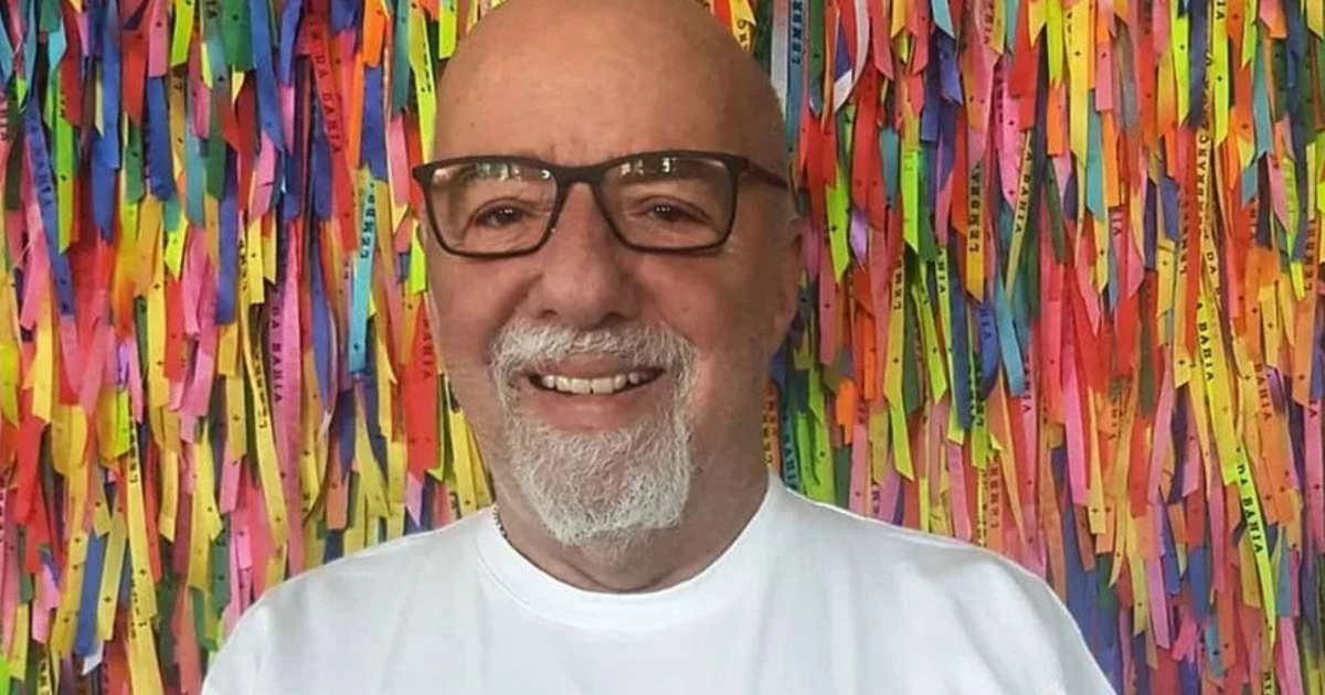Paulo Coelho se emociona ao detalhar relação com Raul Seixas: 'Comecei a chorar'