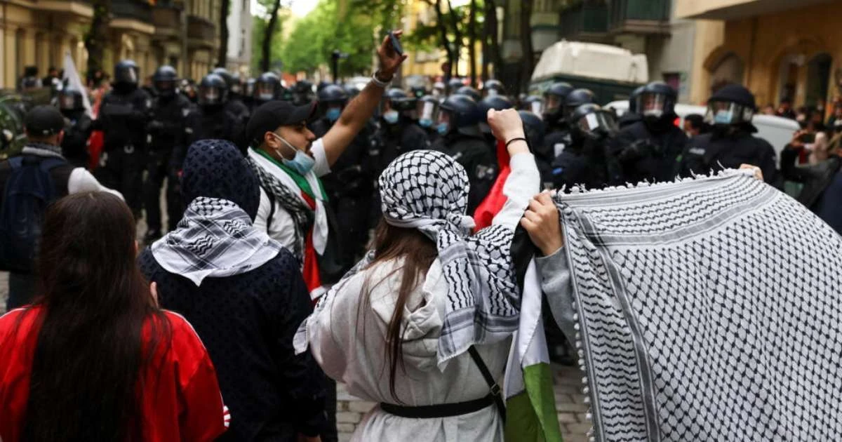 Alemanha reafirma polêmico apoio militar a Israel em meio a críticas internas e internacionais