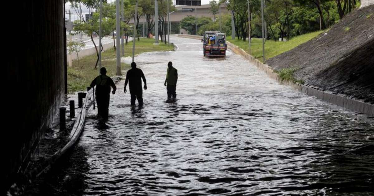 São Paulo volta a ter chuva na noite deste sábado