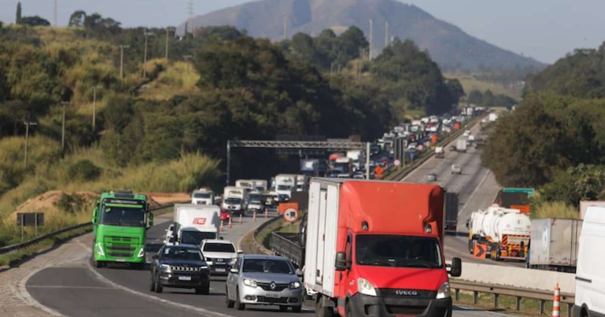 Acidente na Rodovia Castello Branco provoca congestionamento; veja trecho