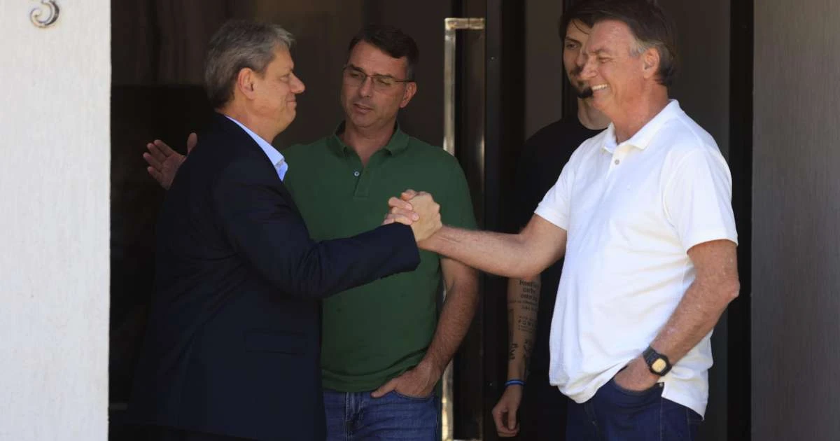 Flávio pede 'autocontenção' de Fachin e diz que conversa com Tarcísio foi 'bate-papo entre amigos'