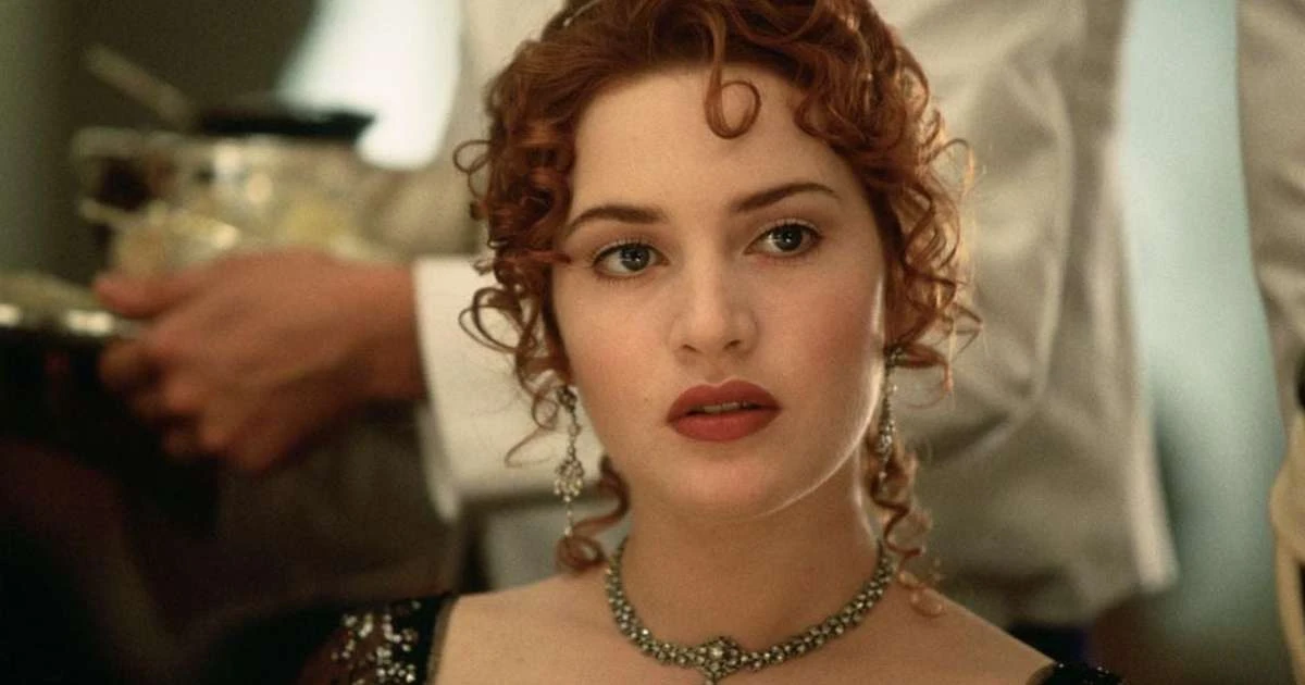 26 anos depois, a mão de Rose ainda está marcada na janela do carro de Titanic