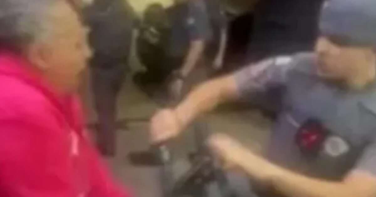 Idosa é agredida por PM em SP e fica com o rosto ensanguentado; veja o vídeo