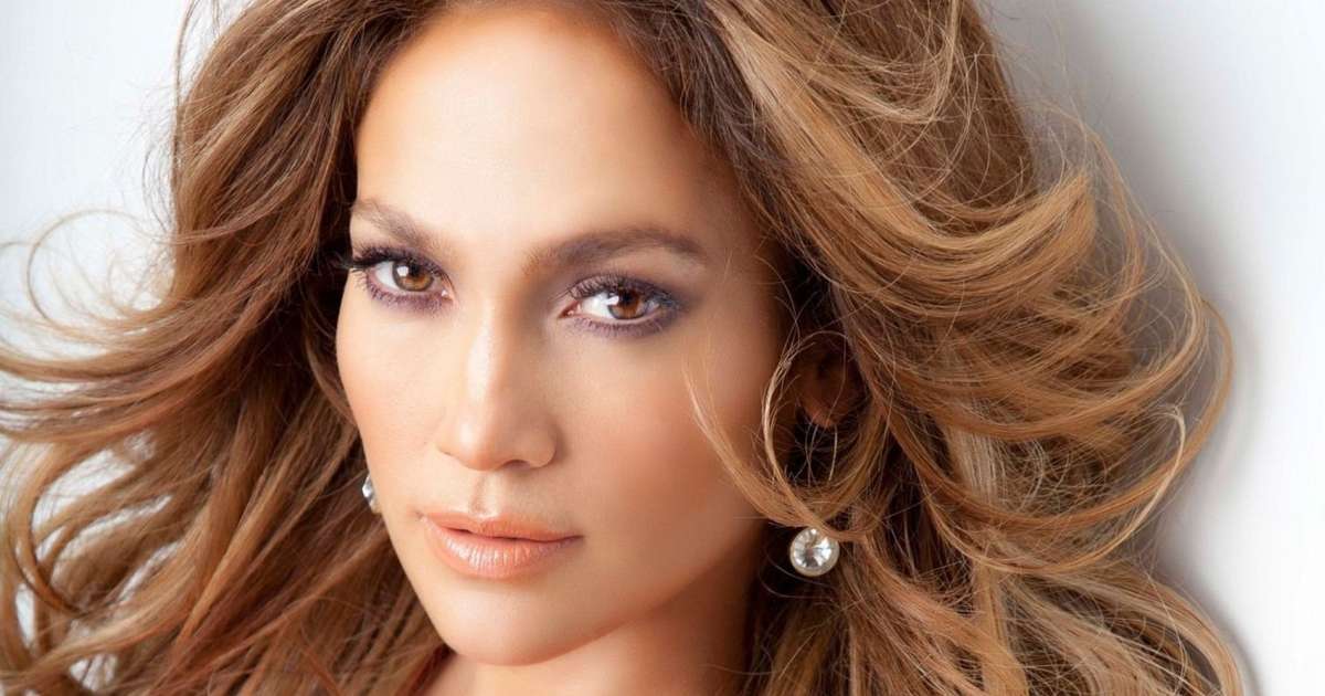 São parecidas? Conheça a atleta olímpica que é xará da estrela Jennifer Lopez