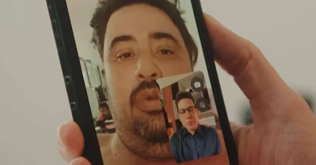 Bispo Bruno doa R$ 100 mil a jovem paraplégico e emociona