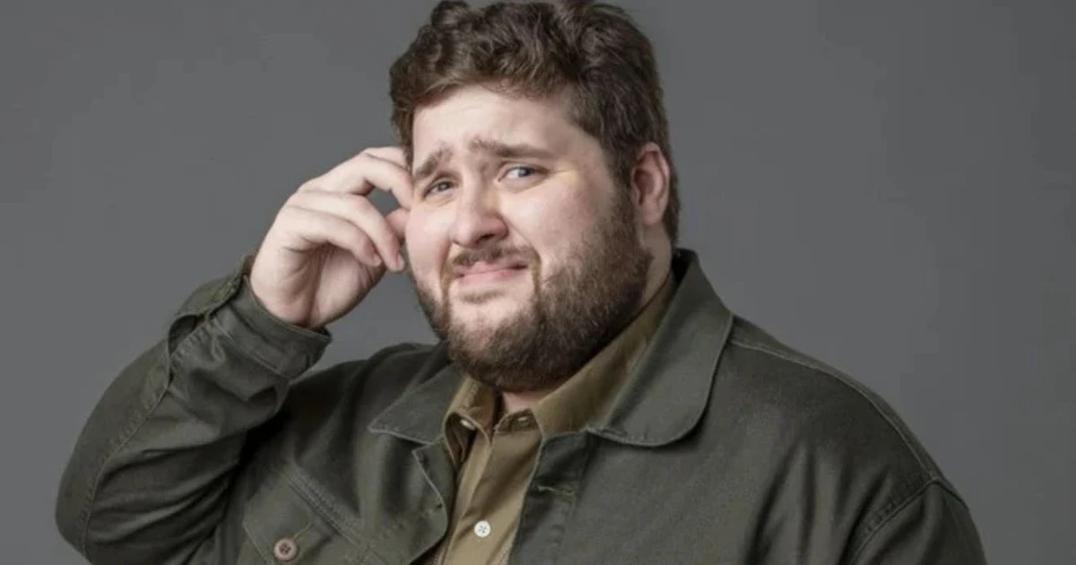Felipe Hintze reflete sobre humor na carreira: 'Tirar todas as suas armaduras'