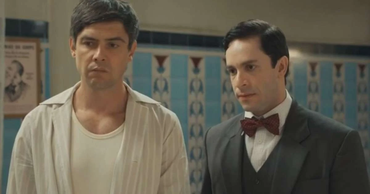 Candinho flagra traição e pisa em Celso na novela 'Eta Mundo Melhor'
