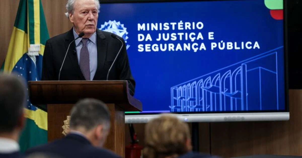 Lewandowski apresenta projeto antimáfia, aposta para combater facções como PCC e CV