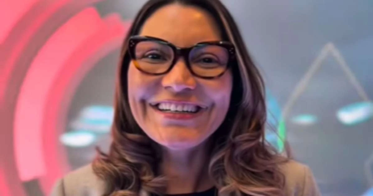 Brega? Look de Janja em evento francês divide opiniões: 'Cafona demais'
