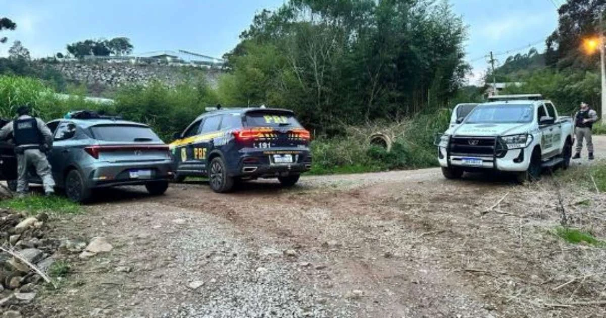 Casal é preso com cocaína e carro clonado após perseguição em Caxias do Sul