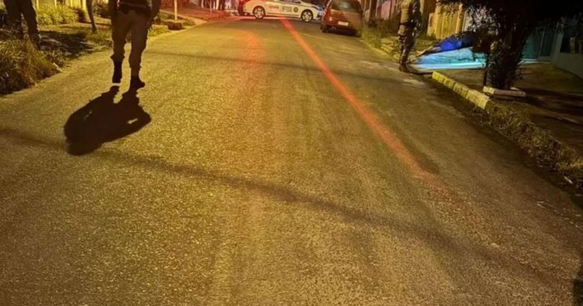 Duas pessoas são mortas a tiros em via pública na Região Metropolitana