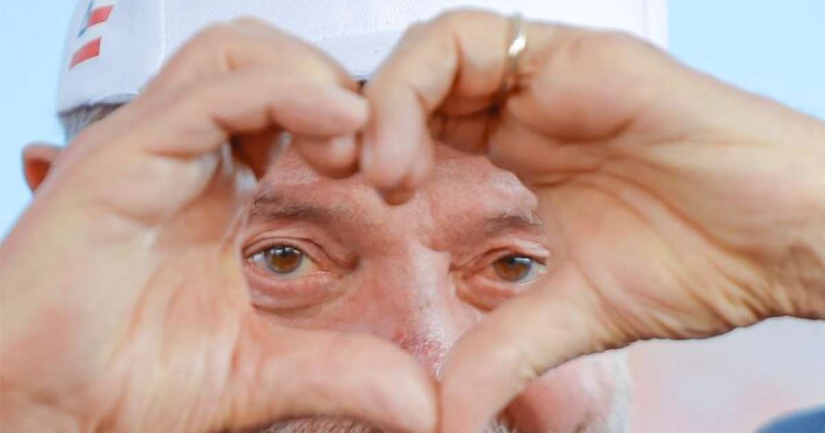 Lula atualiza perfis em redes sociais com foto de boné com frase 'O Brasil é dos brasileiros; veja