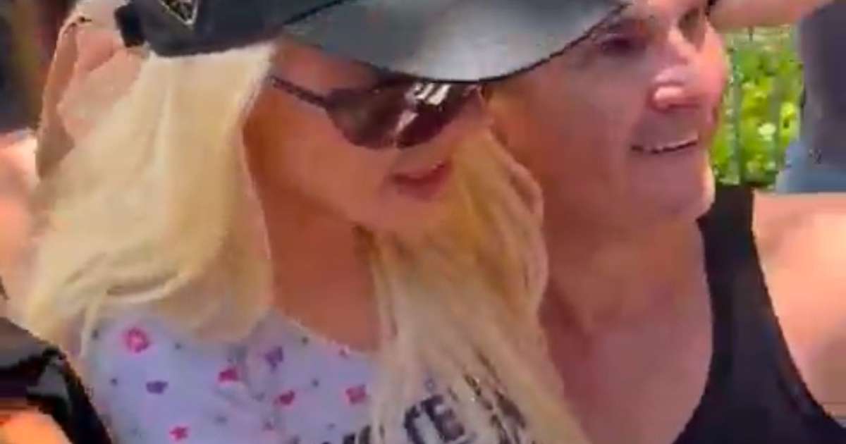 Christina Aguilera é assediada por homem no Rio de Janeiro antes de show em São Paulo