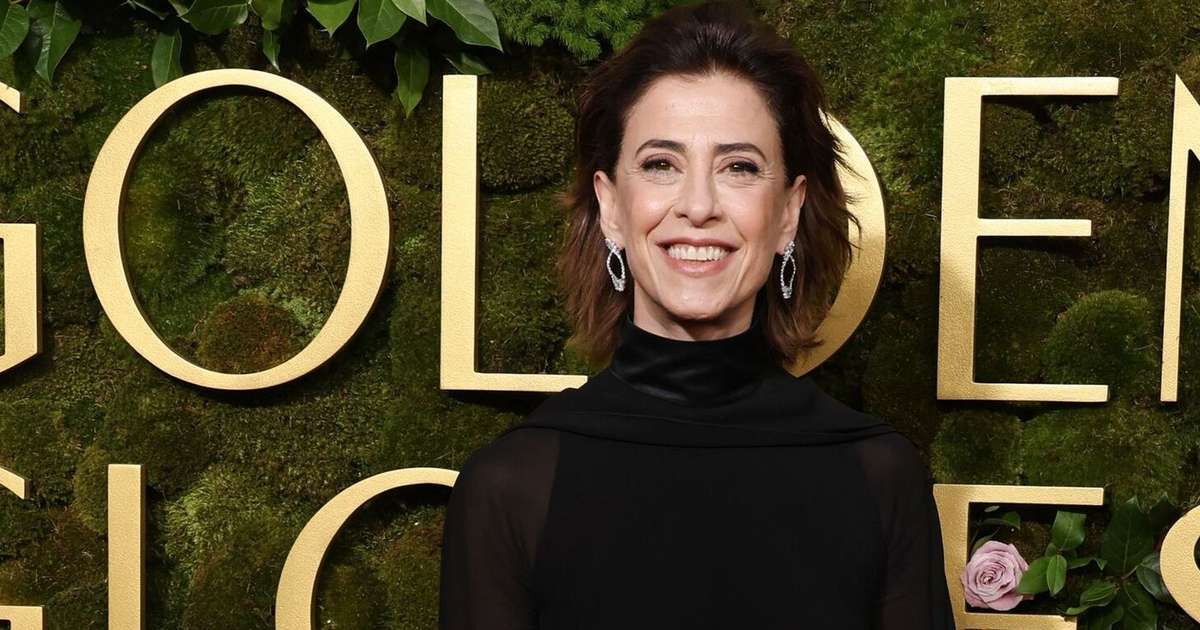 Globo de Ouro 2025: por que Fernanda Torres não usou vestido brasileiro? Look simples e elegante de estilista belga tem história