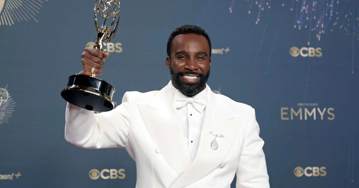 Emmy 2025: Tramell Tillman, de 'Ruptura', faz história como primeiro ator negro a vencer categoria