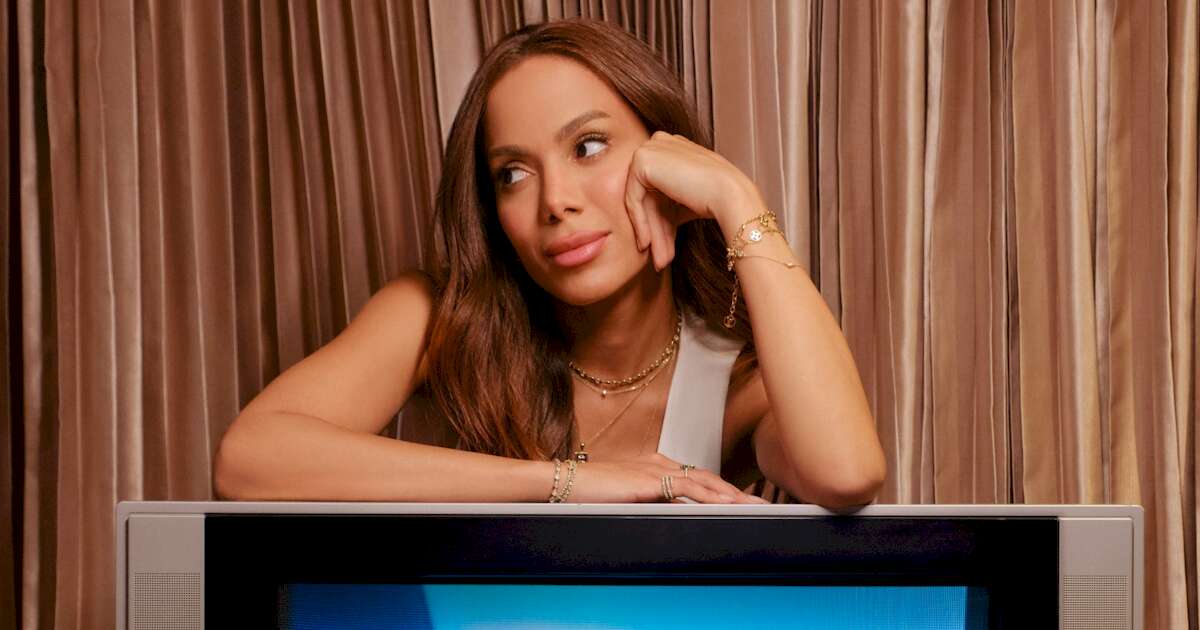 Anitta lança a inédita 'Larissa' e narra a intimidade de um amor leve