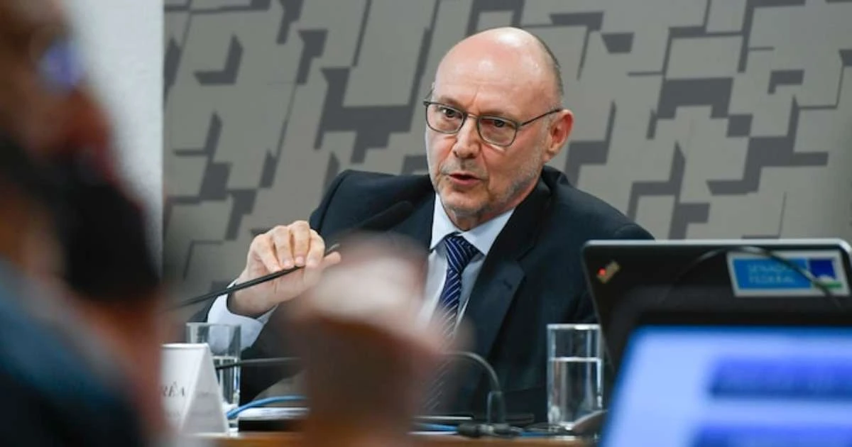 Diretor da Abin presta depoimento à PF sobre espionagem no Paraguai