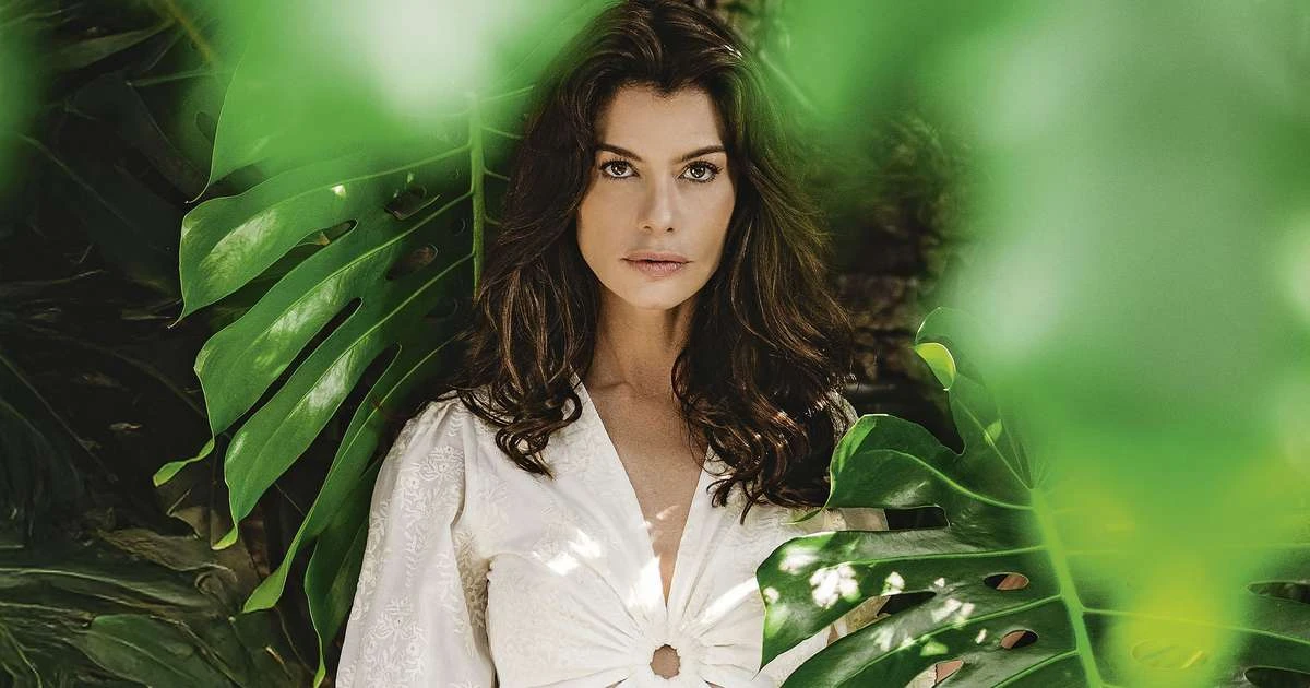 Alinne Moraes deixa fama de lado para viver sua essência: 'Evito alimentar meu nome'