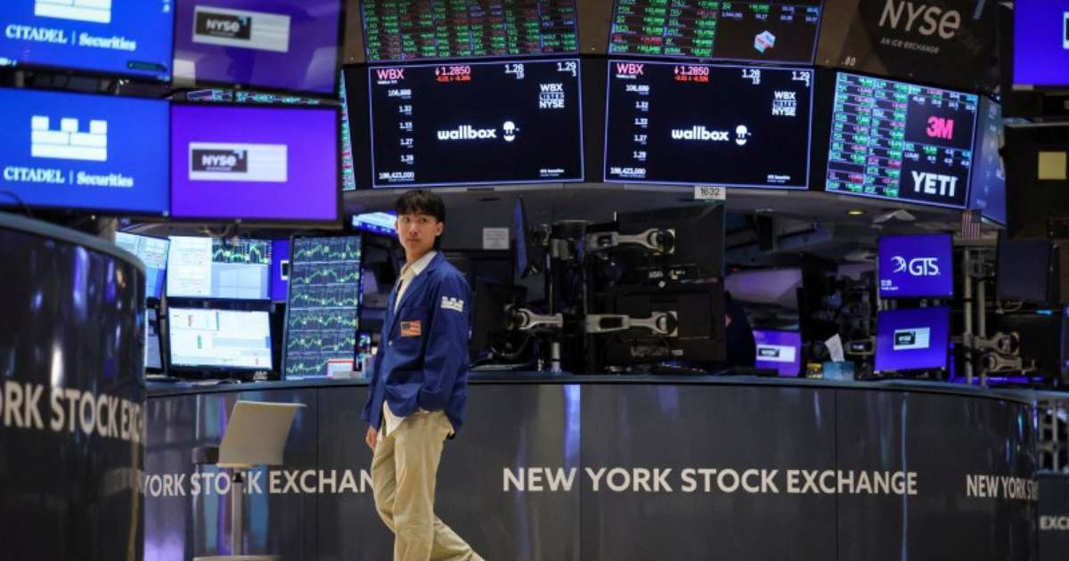 Wall Street recua após dados de inflação e debate presidencial