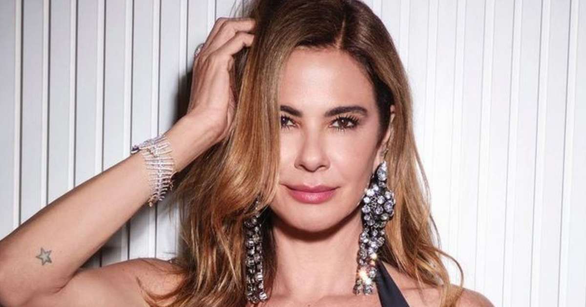 Aos 54, Luciana Gimenez mostra demais ao posar com look branco molhado em praia