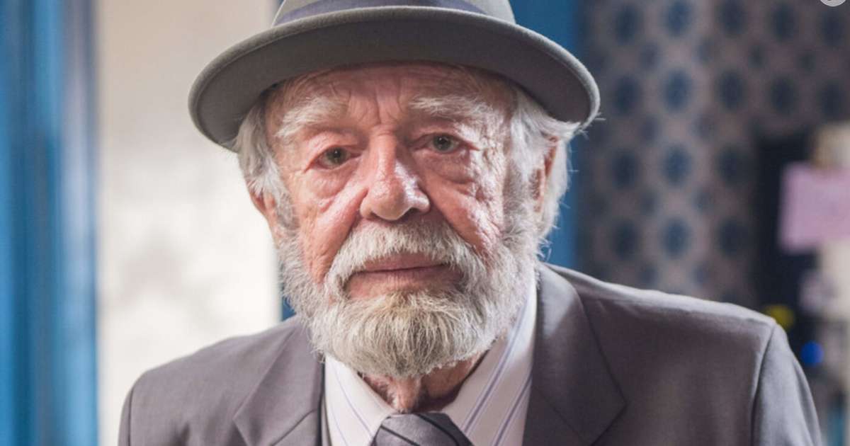 Ator Emiliano Queiroz morre aos 88 anos; artista esteve em 'Alma Gêmea', na 1ª novela da Globo e mais. Recorde carreira