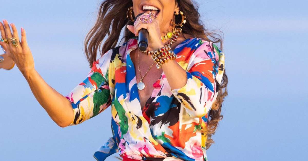 Ivete Sangalo antecipa carnaval com novo disco