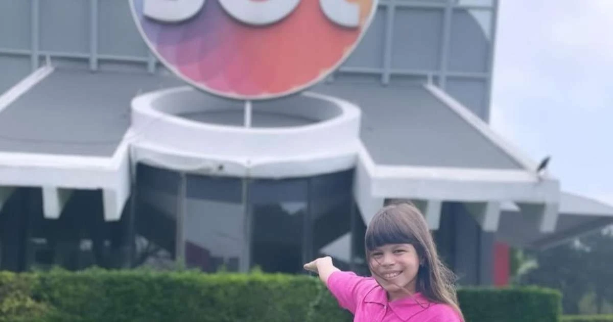 Atriz mirim é internada com massa no cérebro e sofre sete paradas cardíacas