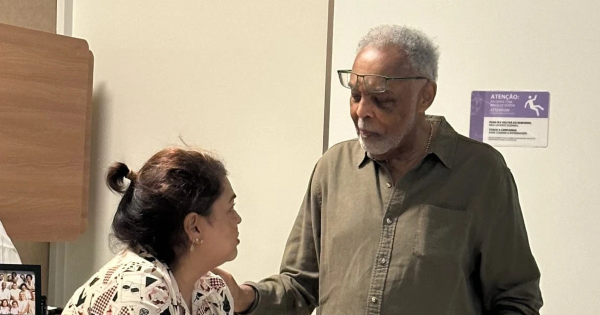 Preta Gil recebe visita do pai, Gilberto Gil, durante nova internação