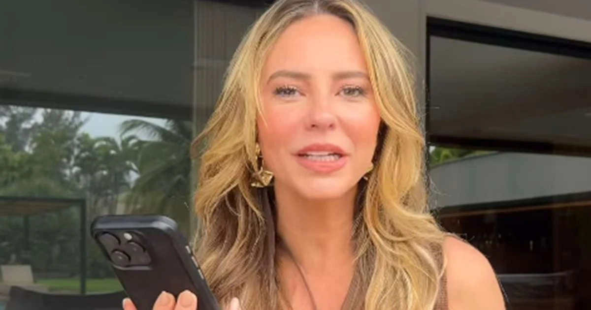 Paolla Oliveira reage a cantadas inusitadas e diverte fãs: 'Estão mesmo usando essas cantadas?'