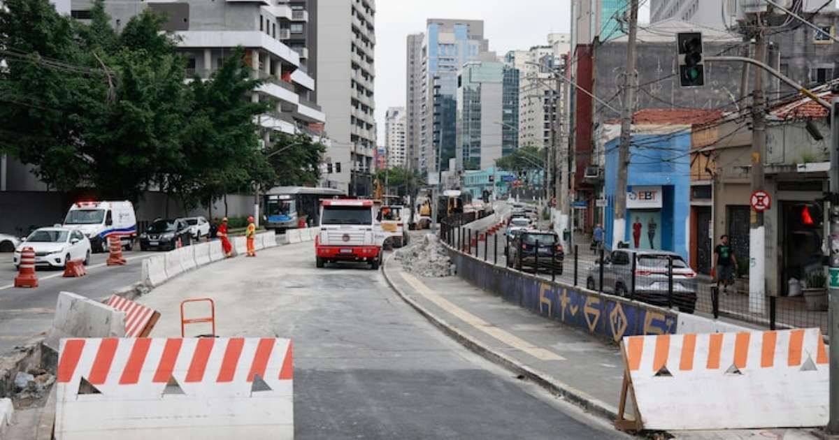 Avenida Santo Amaro entra na 2ª fase de reforma nove anos após contratação da obra; veja desvios