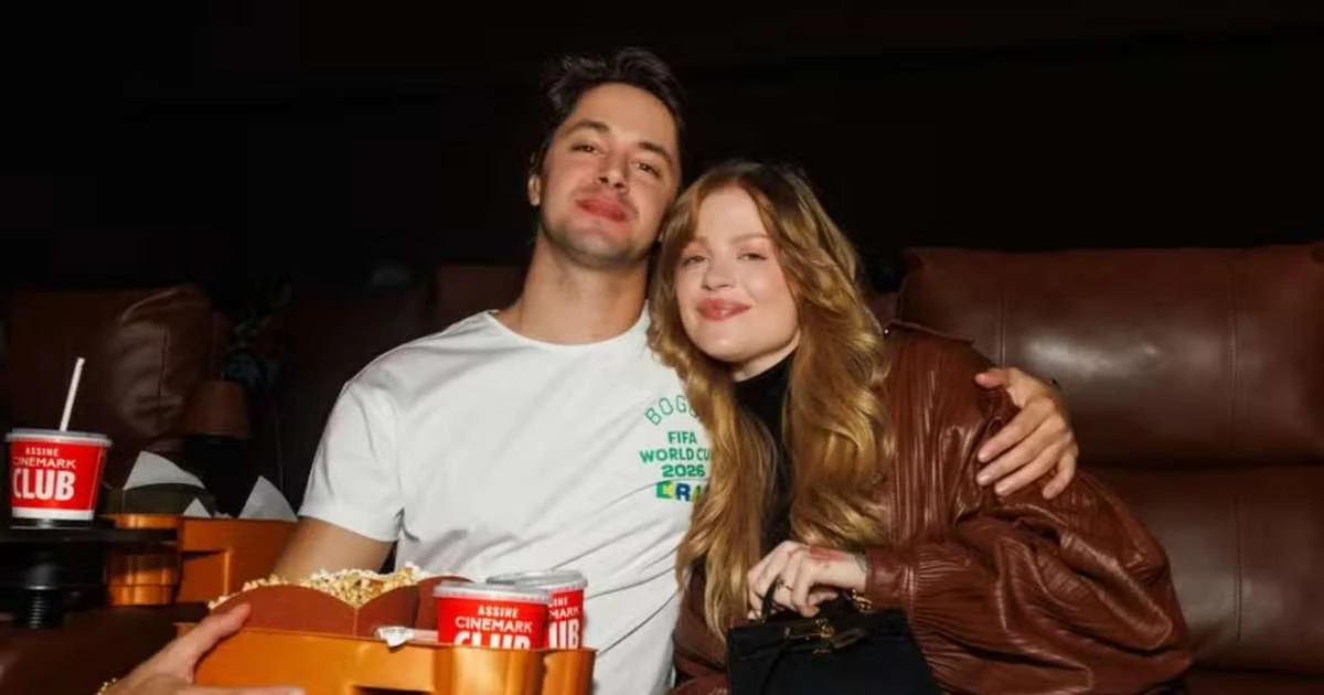 Luísa Sonza é flagrada aos beijos com namorado português em cinema; fotos