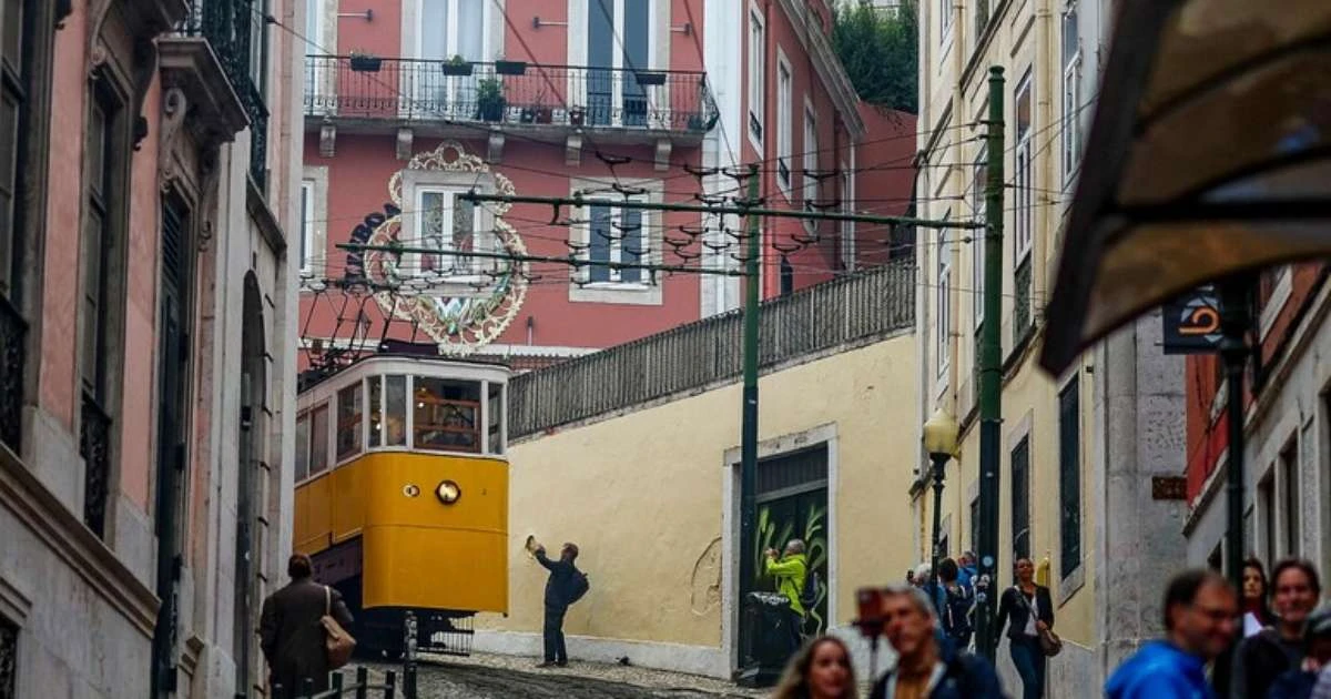 Família de vítima de tragédia em funicular em Lisboa cita Zelensky como testemunha
