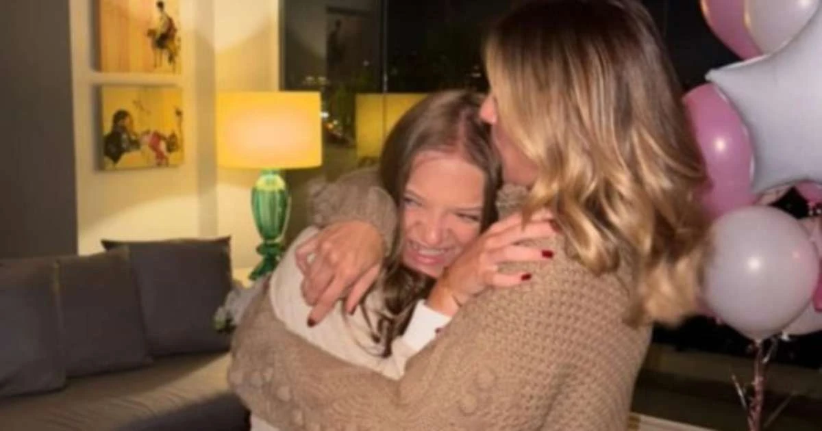 Ticiane Pinheiro recebe Rafa Justus com festa surpresa e encanta com detalhes: 'Bolo lindo'