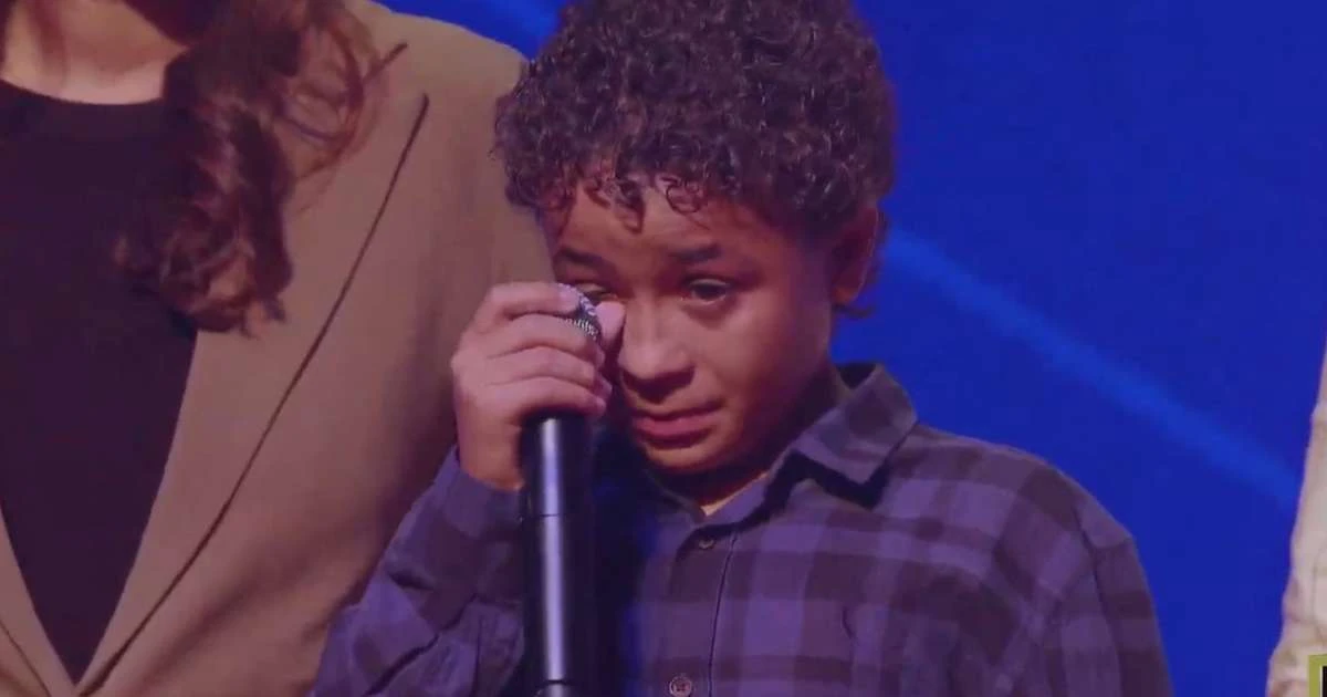 Isaac Amendoim se emociona ao receber prêmio por 'Chico Bento e a Goiabeira Maraviósa'; veja vídeo