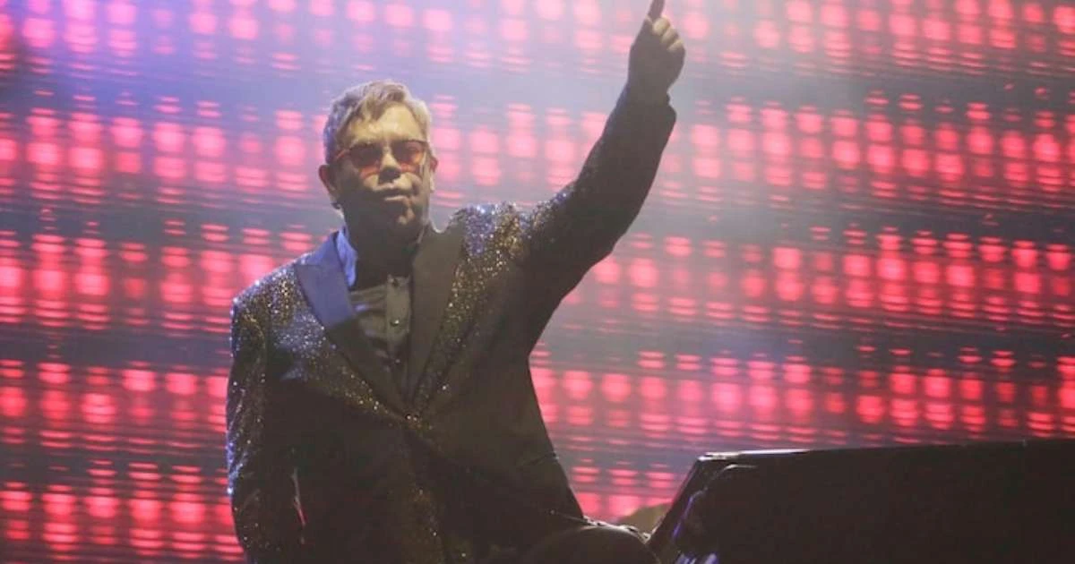 Elton John celebra 35 anos de sobriedade: 'Gratidão'