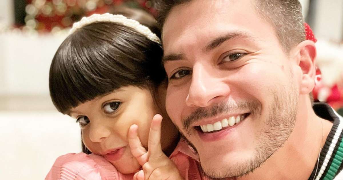 Arthur Aguiar celebra aniversário da filha, Sophia, com viagem especial