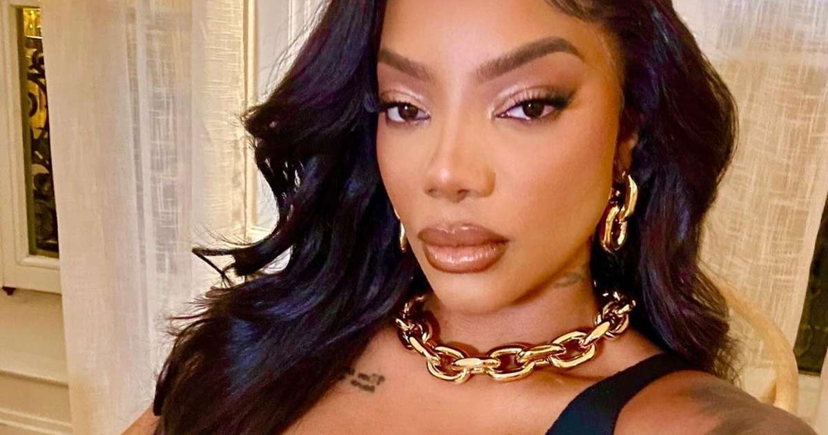 Chique? Ludmilla rouba a cena com look preto nada básico em Paris