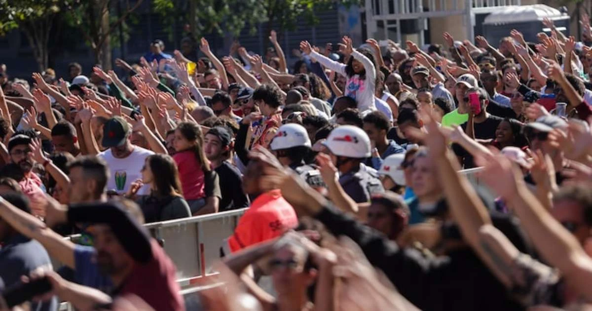 Liniker reúne maior público da Virada Cultural 2025 num show poderoso em sintonia com a plateia