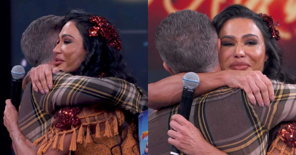 Gracyanne Barbosa chora e é abraçada por Luciano Huck durante desabafo: 'Corpo masculino'