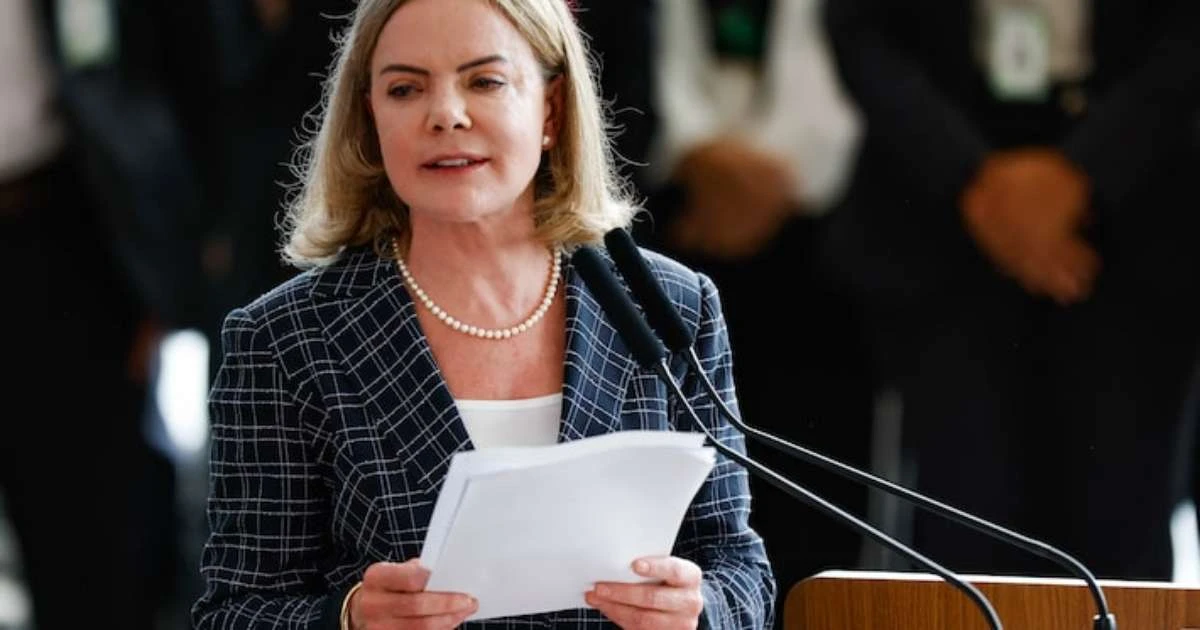 Gleisi fala em 'crise institucional' se Câmara pautar anistia e chama deputados de 'desavisados'