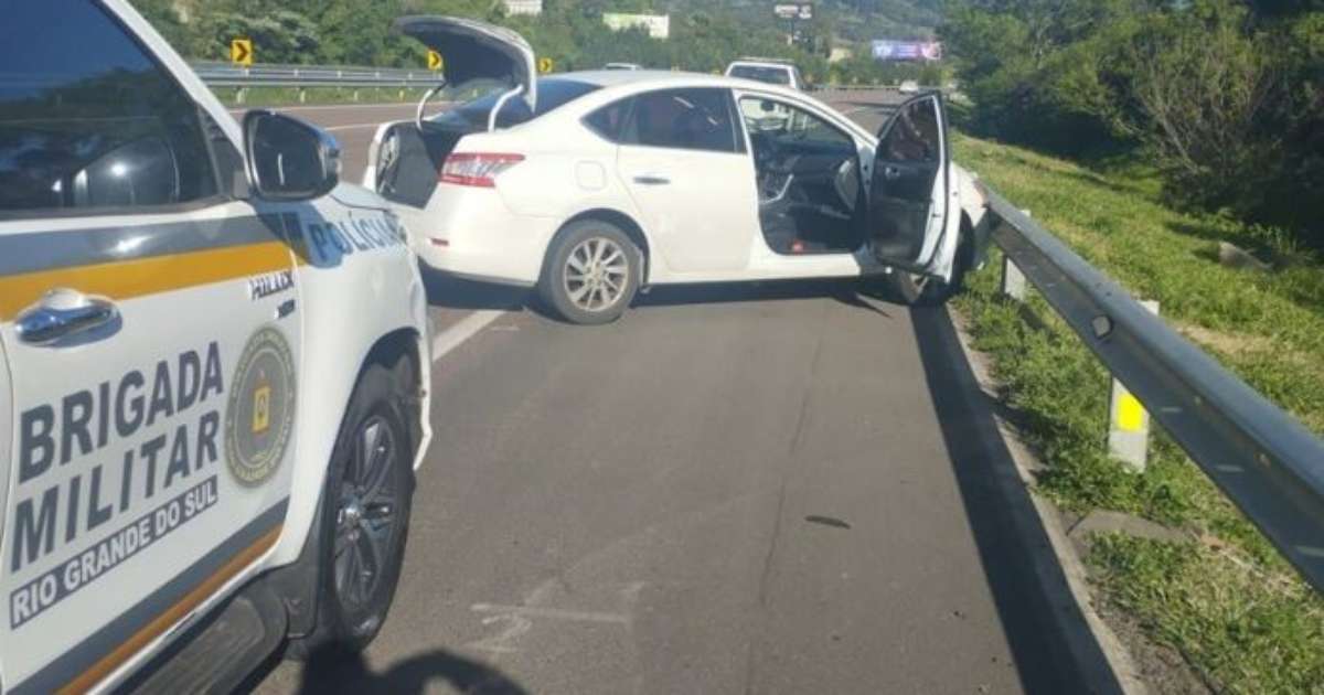 Veículo roubado com placas clonadas é recuperado após perseguição na Freeway