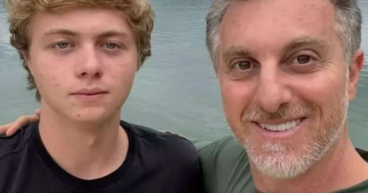 Luciano Huck e filho fazem aventura radical