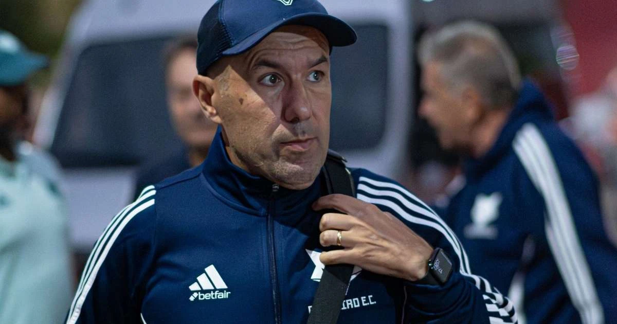 Cruzeiro mira em jogador da Europa por influência de Leo Jardim