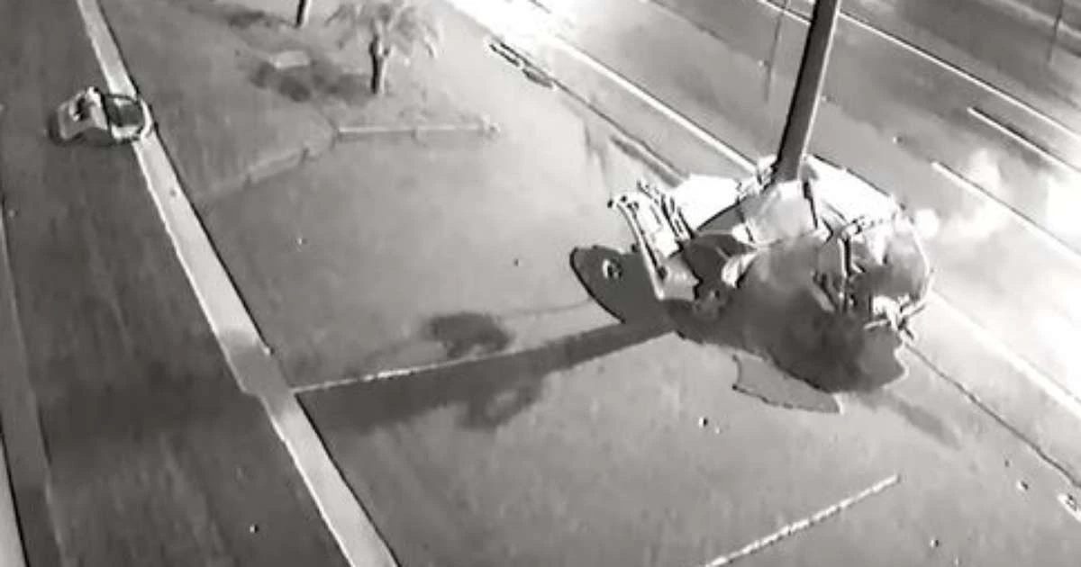 Jovem morre após carro aquaplanar e bater em poste na BR-116