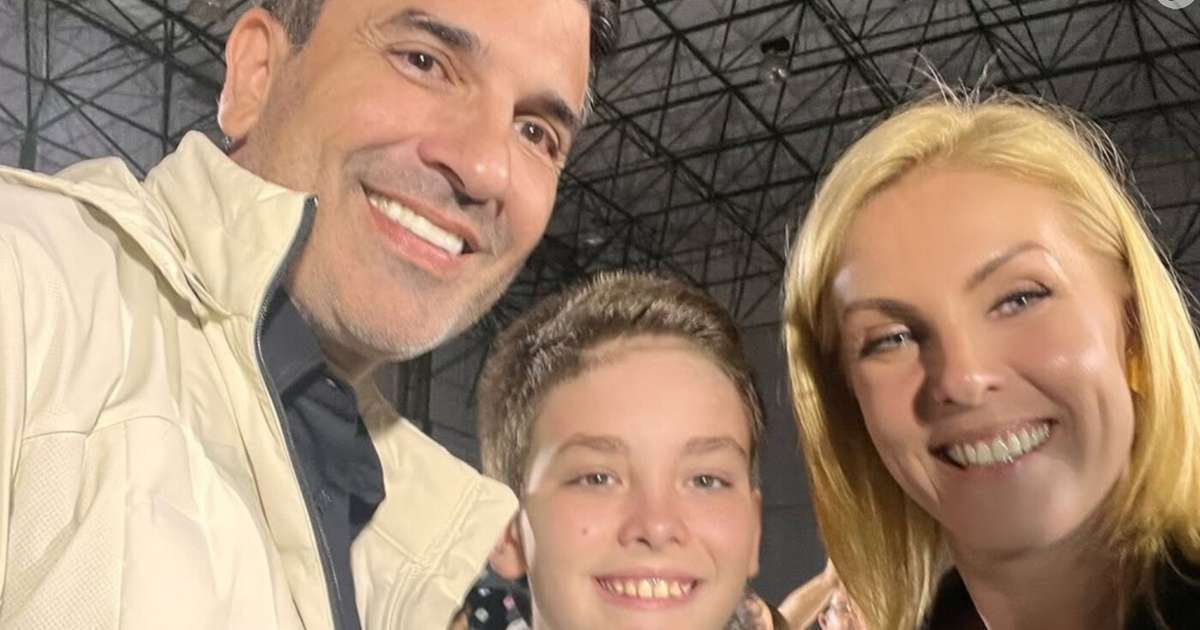 Ana Hickmann festeja formatura do filho acompanhada de Edu Guedes e web opina: 'Depois que separou...'