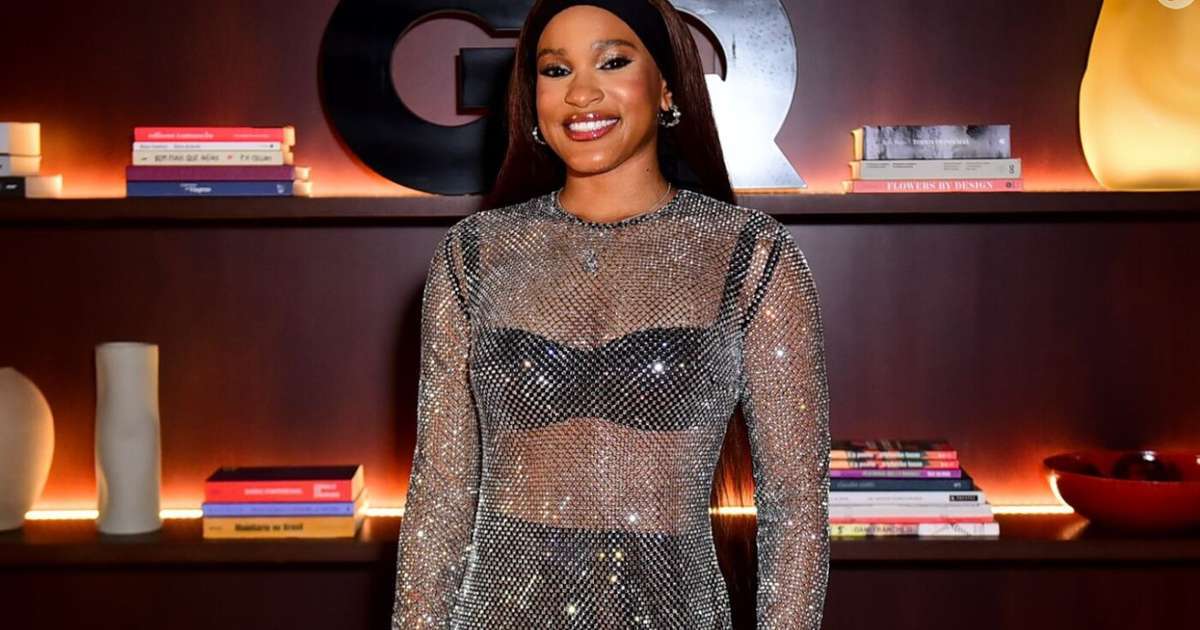 Diva! Rebeca Andrade escolhe look brilhoso e transparente para ser coroada 'Mulher do Ano' em evento da revista GQ Brasil