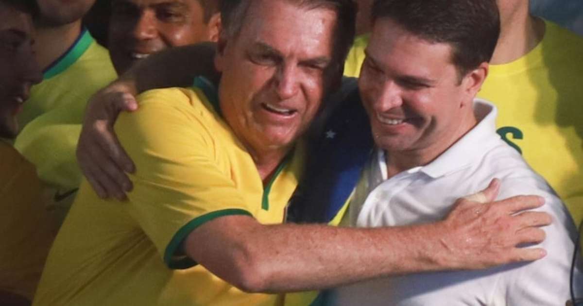 Bolsonaro diz esperar Nunes reeleito em SP e acompanha Ramagem no Rio