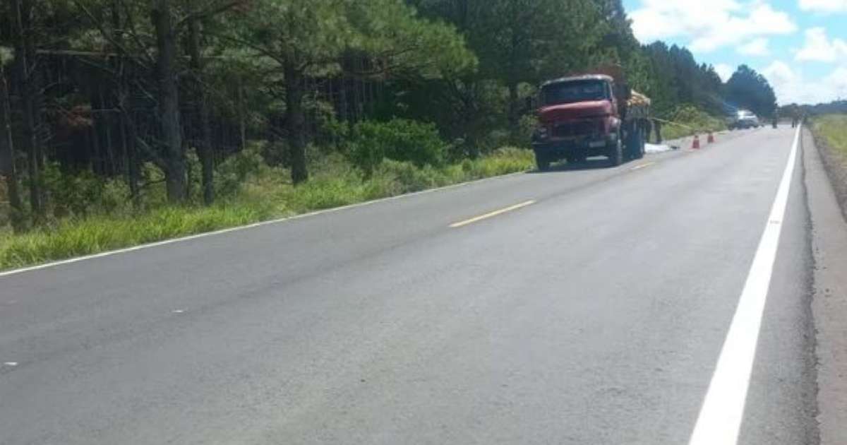 Casal morre após colidir moto em caminhão, no Litoral Norte