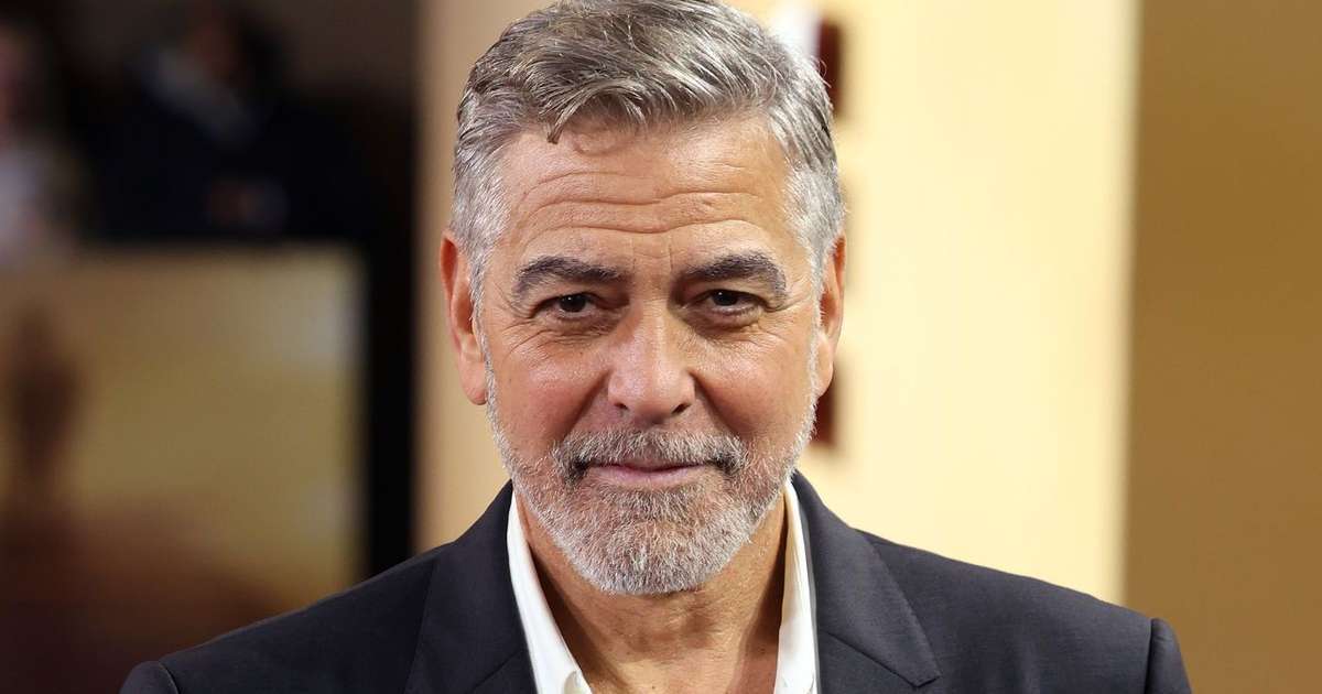 George Clooney está irreconhecível: astro parece dez anos mais jovem com seu novo visual sem cabelo grisalho